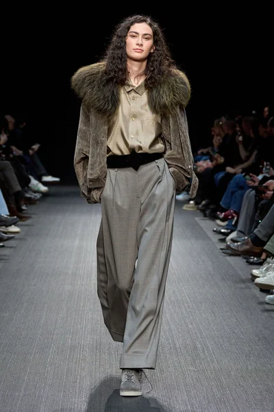 Look 13